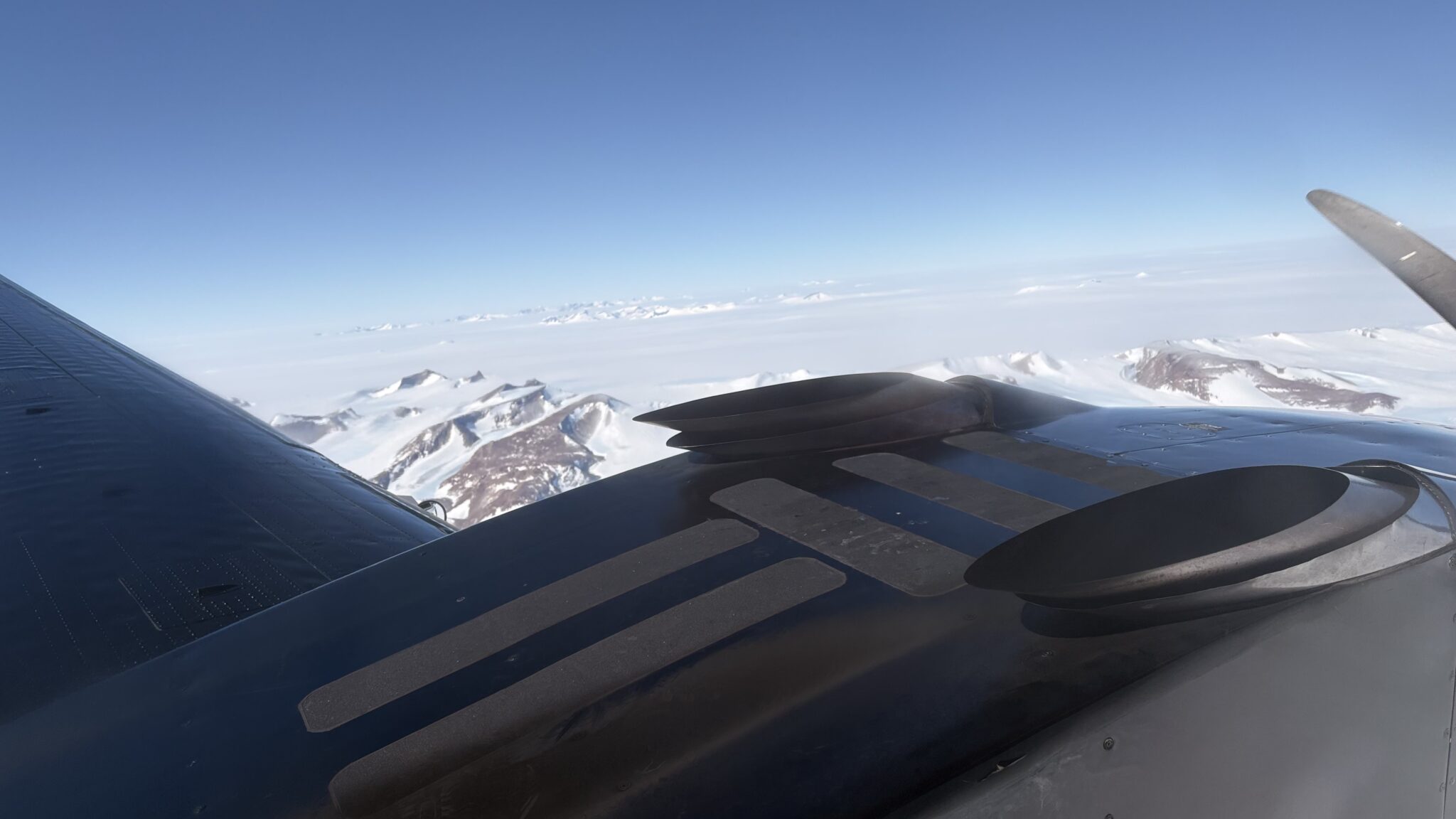 飞机正飞往南极点